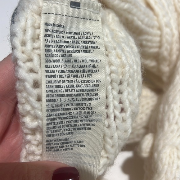 Abercrombie & Fitch cream knit infinity scarf - Picture 3 of 10